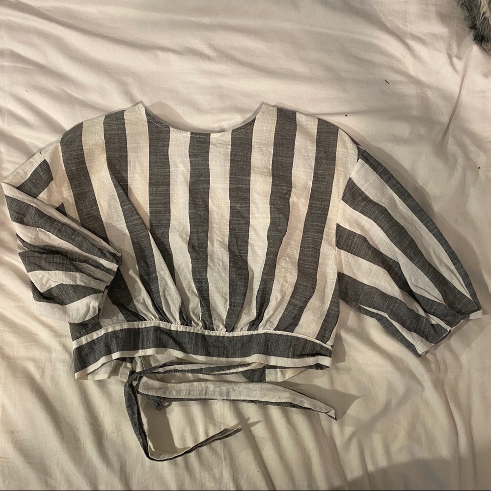 BERSHKA Puff Sleeve Open Back Crop Top